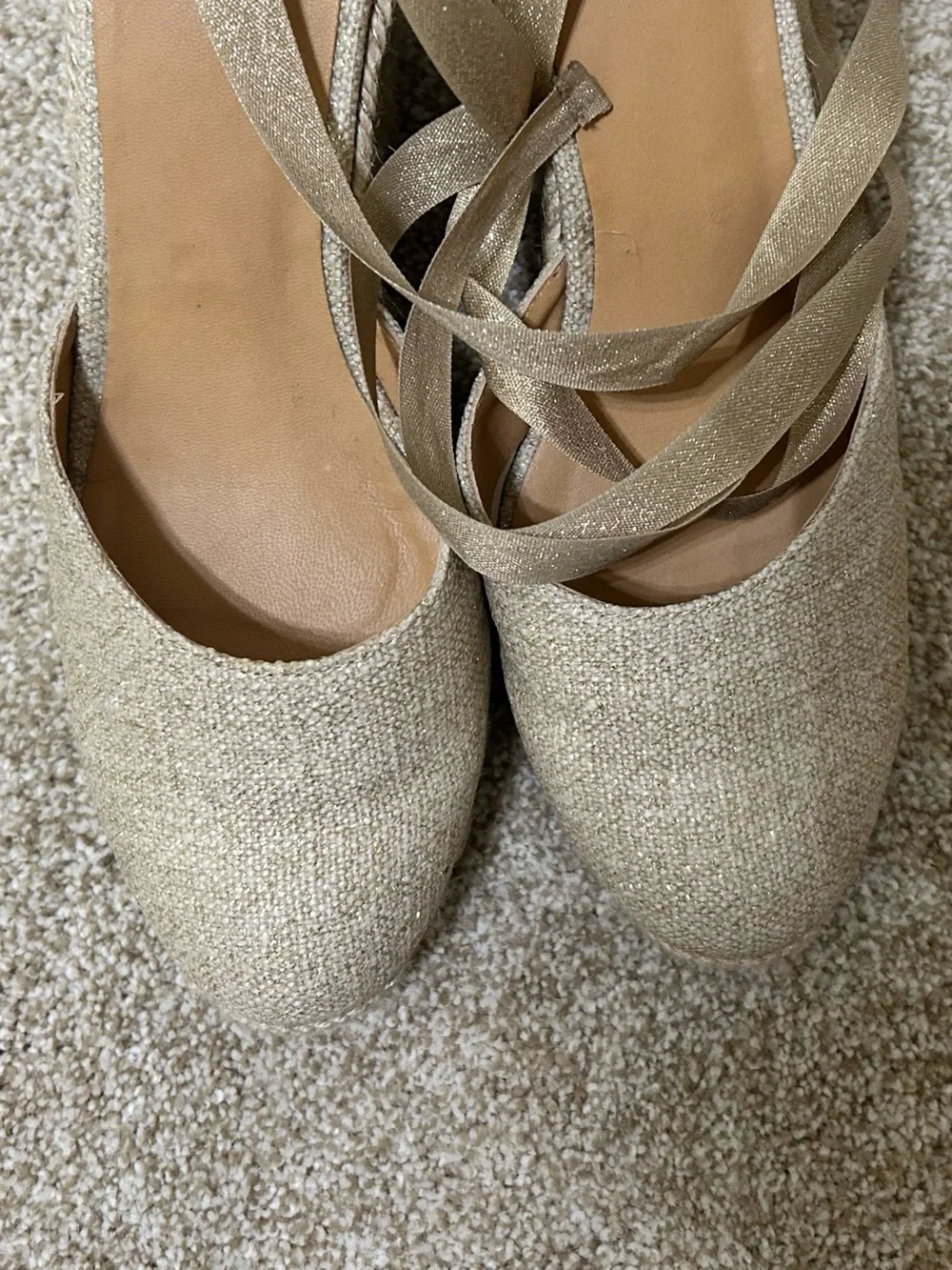 LIKE NEW Castaner Metallic Gold Espadrille Wedge Tie-Ankle Shoes sz9 bohemian